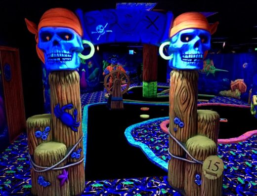 GlowGolf® Scheveningen | glow in the dark minigolf