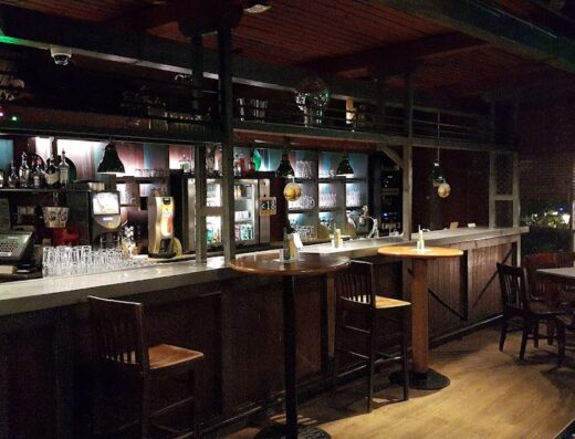 Old Barn Bar & Bowling