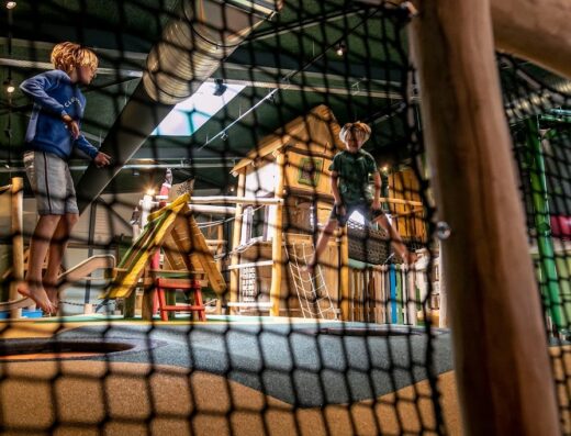 Skik binnen speeltuin/bowlingbaan